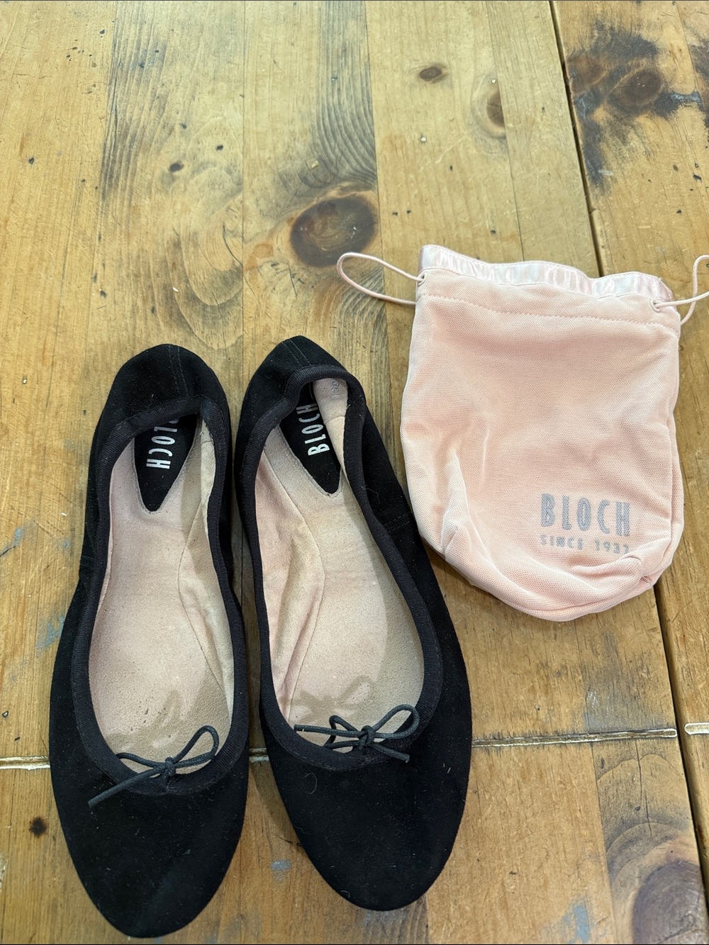 BLOCH Black Suede Ballet Flats Classic Round Toe Bow Slip On EU 39.5